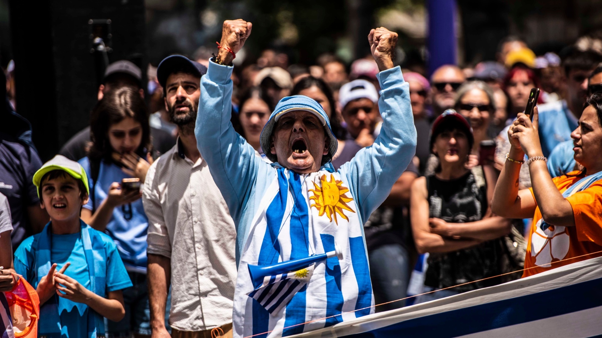 Uruguay e Brasile danno spettacolo, passano gli uruguagi