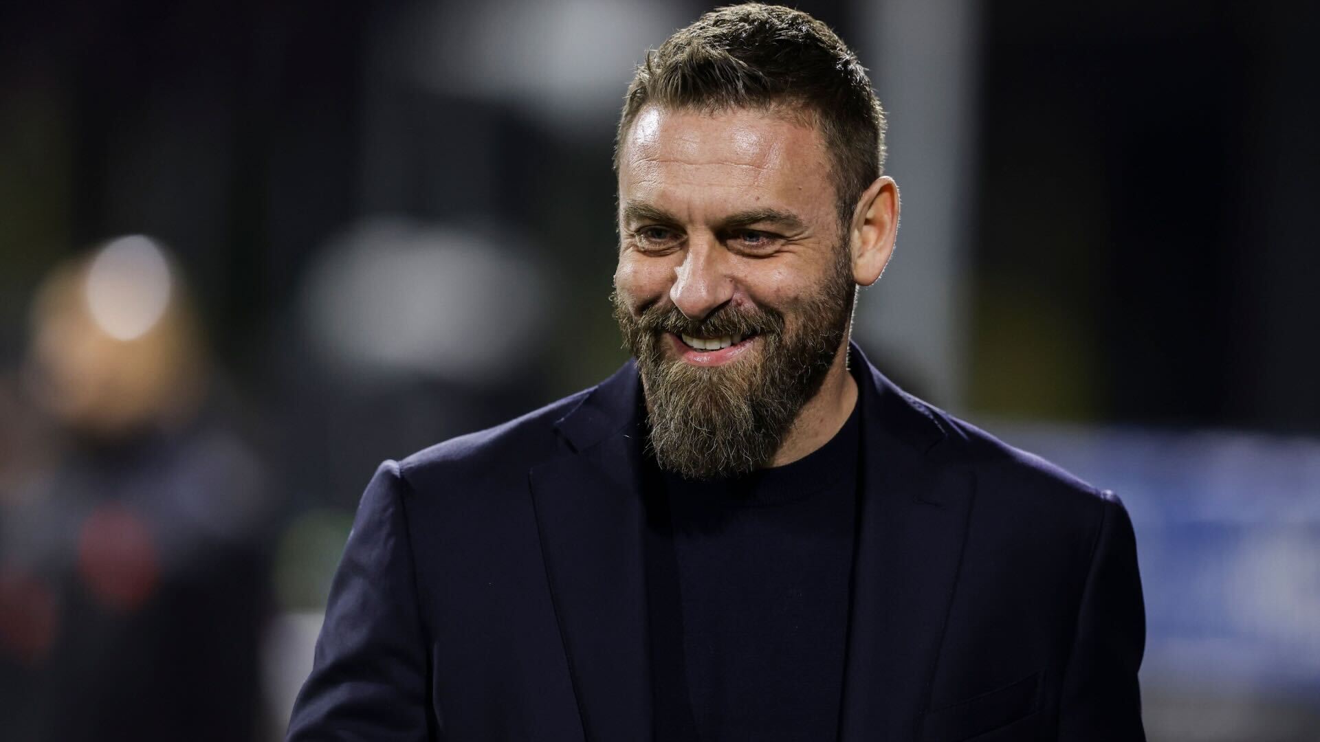 De rossi abbraccia il suo nuovo bomber