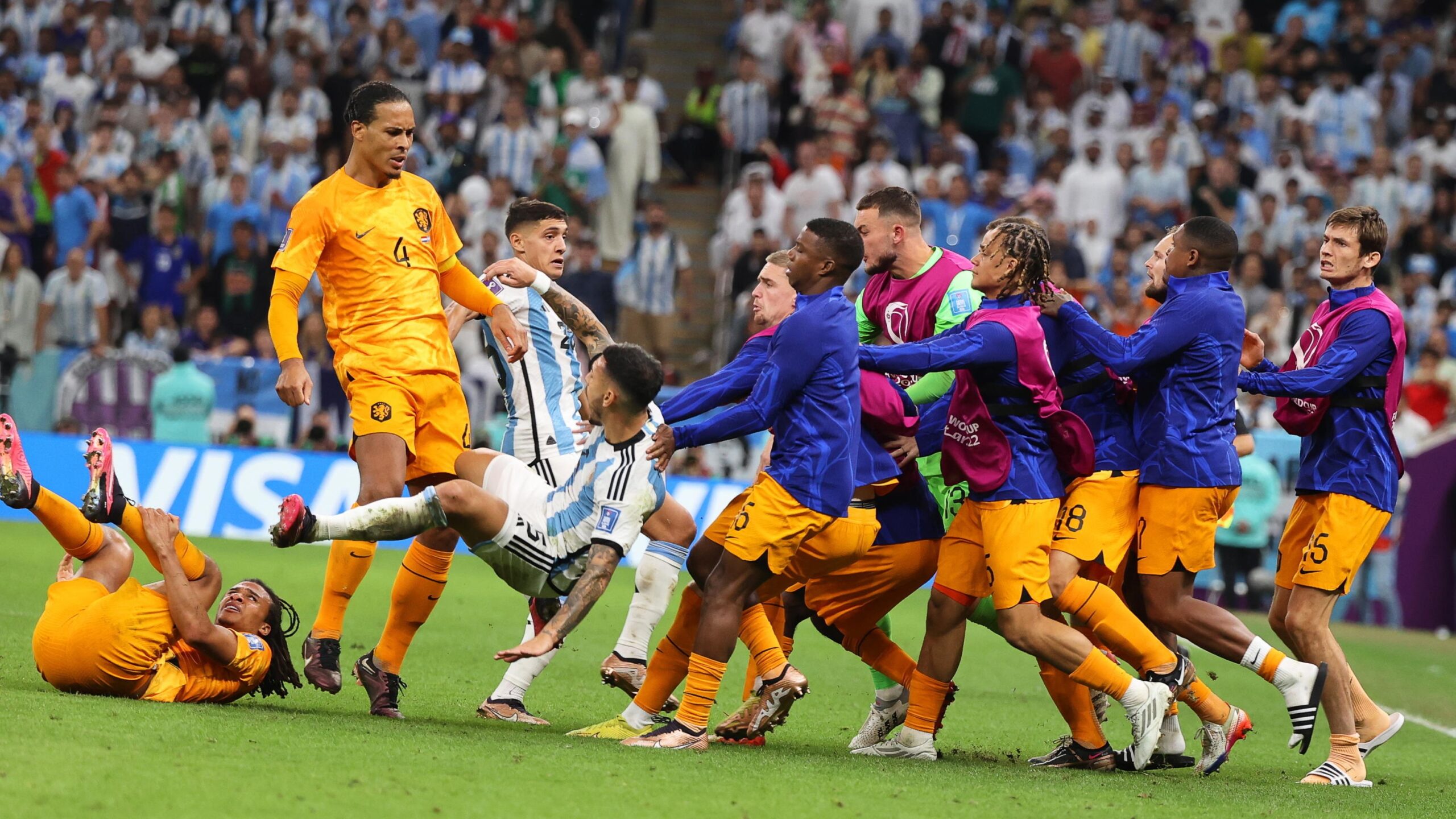 Calcio, le partite con più cartellini.